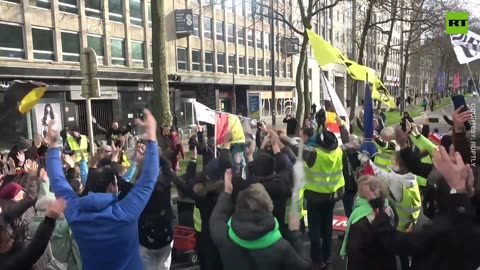 Hundreds rally against EU surveillance in Brussels