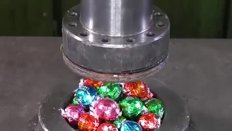 Candy vs. 150 ton hydraulic press 🫣 #hydraulicpress #crushing #satisfying