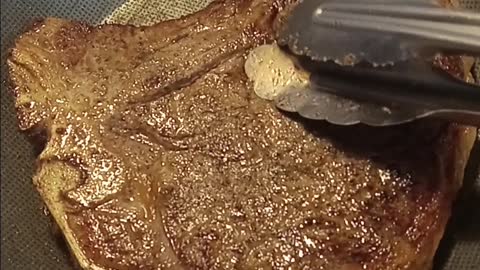 First time reverse searing a T-bone steak 🥩