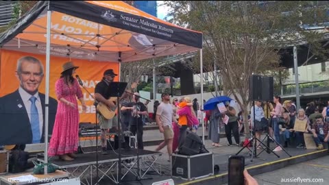 The Emily James Trio perform Live in Brisbane.