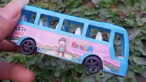 play charming school bus car toy