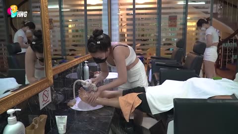 5 minutes of head massage is effective way to relax | massage barber shop in Vietnam