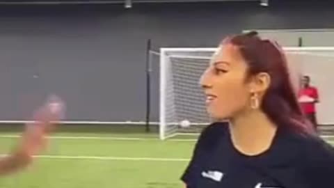 Mbappe teaching kick to lady footballer 🤯🤯🤯