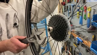 How to remove, and mount, a cassette, or a freewheel