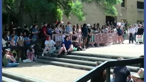 Police crackdown at UT Austin protest, Texas State demonstration continues peacefully