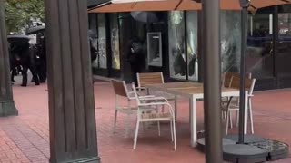 Portland - Antifa destroying a Starbucks