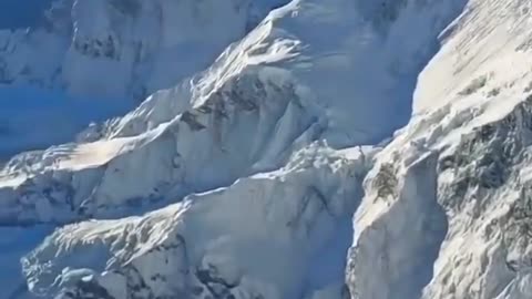 Hillary Step route where many climbers have lost their lives