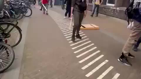 University of Amsterdam as pro-Palestine protestors beat locals with sticks