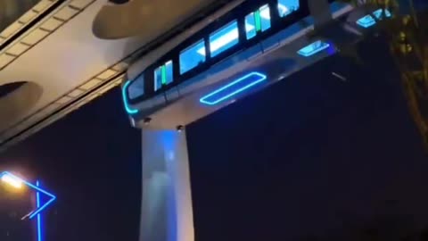 Los ingenieros han creado un monoraíl suspendido en forma de “tren invertido”.