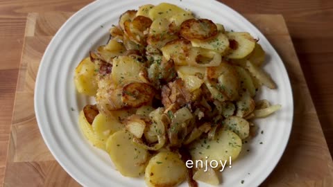 Lyonnaise Potatoes - fried potatoes with onions