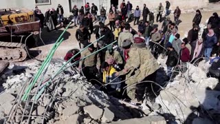 'Families are still trapped' -Rescue workers in Syria