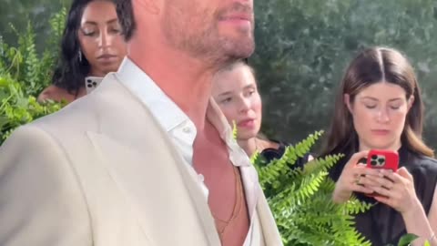 Chris hemsworth And Wife