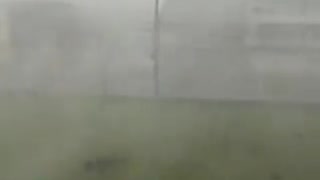 Violentas ráfagas de viento se registraron durante una tormenta en Takara, Brasil.