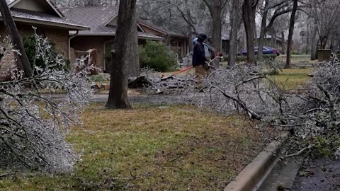 Ice storm grips central Texas