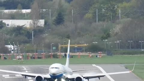 INSANE 737 Crosswind Landing