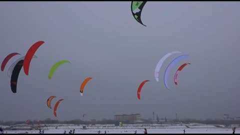 Russian Snowkiting Championship takes place in Tolyatti: Snow, wind and parachute