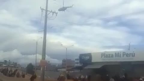 HELICOPTEROS BOBARDEAN AL PUEBLO PERUANO