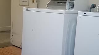 UNEDITED FOOTAGE OF A WASHING MACHINE