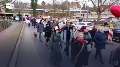 «Δεν θα πάρετε τους γιους μας»!!! Διαδηλώσεις κατά του πολέμου στην Γερμανία