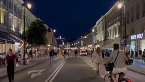 Compare An Evening Walk In Warsaw, Poland To Your Nearest Big City