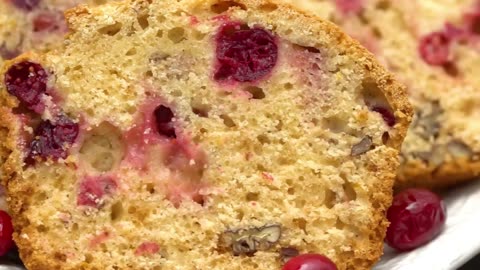 The BEST Cranberry Pecan Bread Recipe #cranberrybread #pecanbread #easybreadrecipes
