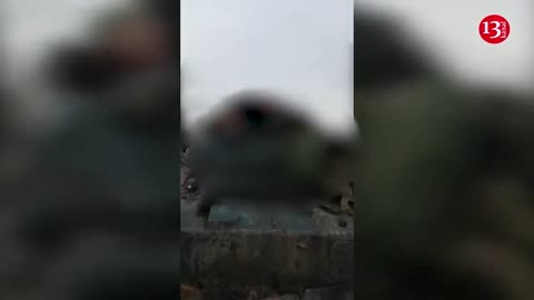 "Failing to escape, they slept on top of the tank" - Russian tank destroyed along with crew members