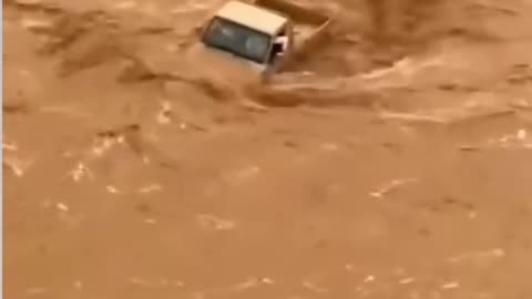 Desert 🏜️ flood in Saudi Arabia 🇸🇦😱
