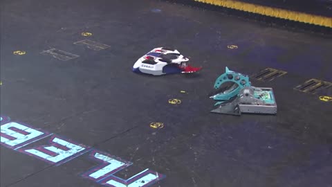 #battelbots Overhaul vs Cobalt | Season 2 Qualifying Round