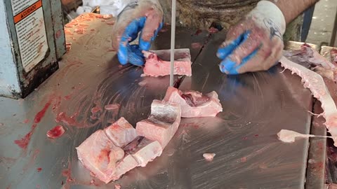 Rohu Fish Fast Cutting By Machine In Fish Market l Amazing Cutting Skills