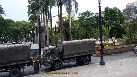 EXÉRCITO BRASILEIRO MONTA TENDA NA PRAÇA DA SÉ CENTRO DE SP PARA AÇÃO HUMANITÁRIAS