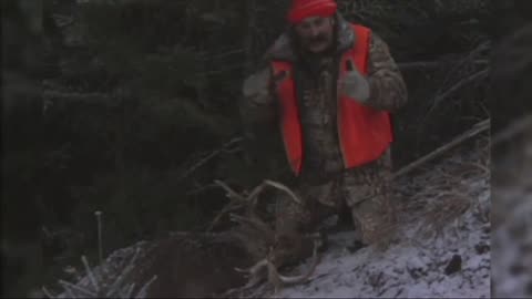 Roger Raglin Shoots a MONSTER Buck