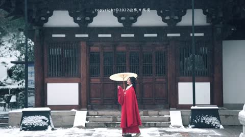 When the hanfu met JingShanSi snow, snow in red, aestheticism and antique. # han...