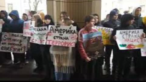 New US Ambassador was greeted in Moscow with posters "America country of Nazis and terrorists"