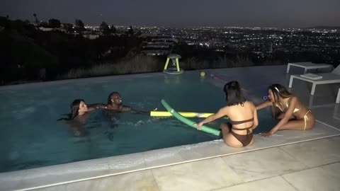 Kai Cenat Autumn falls and girls in pool