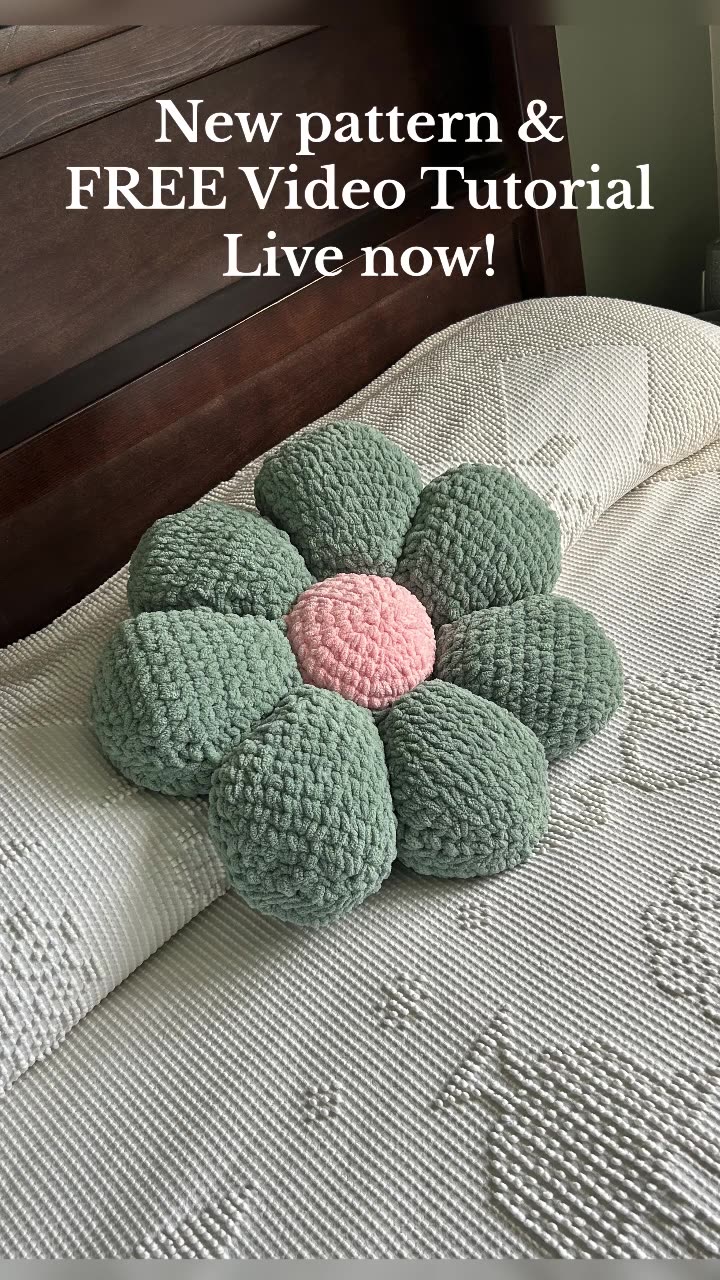 Plush Daisy Pillow Pattern and Video Tutorial are Live!