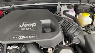 (248) 2022/2023 Jeep Wrangler Unlimited 3rd gen EcoDiesel engine idling