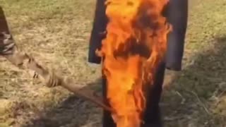 Is this a video of Ukrainian soldiers burning an effigy of Donald Trump?