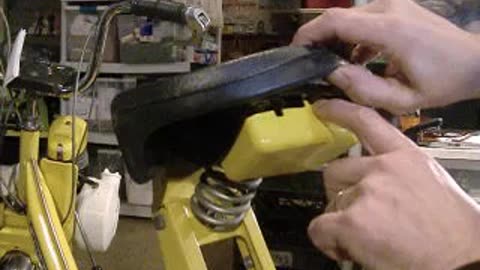 How to open the tool box on the Velosolex Solex 5000 & Pli-Solex