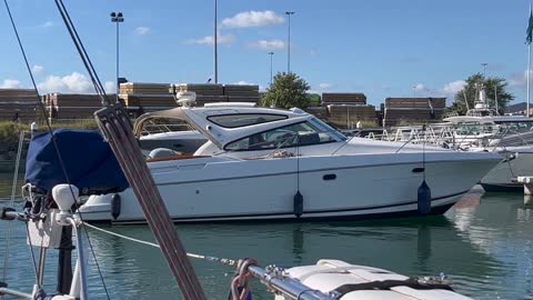 Jeanneau Prestige 34 - Berthing Port of Poole