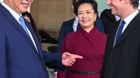 President Xi Jinping and Madame Peng Liyuan arrived in Paris