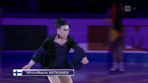 world's first transgender national figure skater fall down in the first 45 seconds