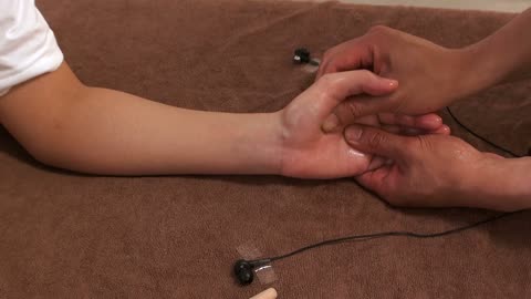 ASMR 手のツボマッサージ・Palm & Hand Massage with Acupressure Stick