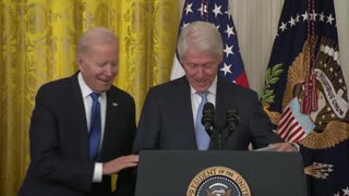 Biden tries to help Bill Clinton find his notes, and says "Why don't you just deliver mine."