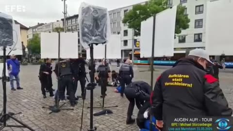 Momento en el que la policía de Mannheim neutraliza al terrorista de Alemania