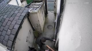 Dude tries to rob a building, gets hot water thrown in face.