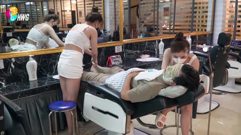 The ways she back massage at the barbershop it's really relaxing is treatment effective ASMR