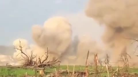 The Russian Air Force is mopping up Ukrainian trenches right in front of Russian infantry.