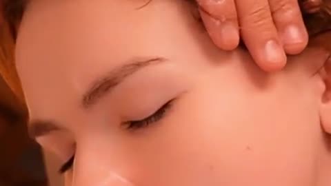 Use carbonic acid to stimulate blood circulation in the scalp #asmr #headmassage #massage