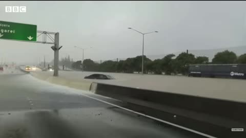 After flooding hit Auckland, three people died | BBC News Source