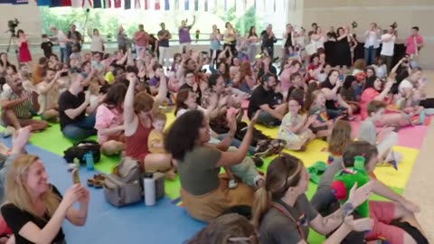 Drag queen story time reading in Philadelphia sets Guinness World Record for attendance